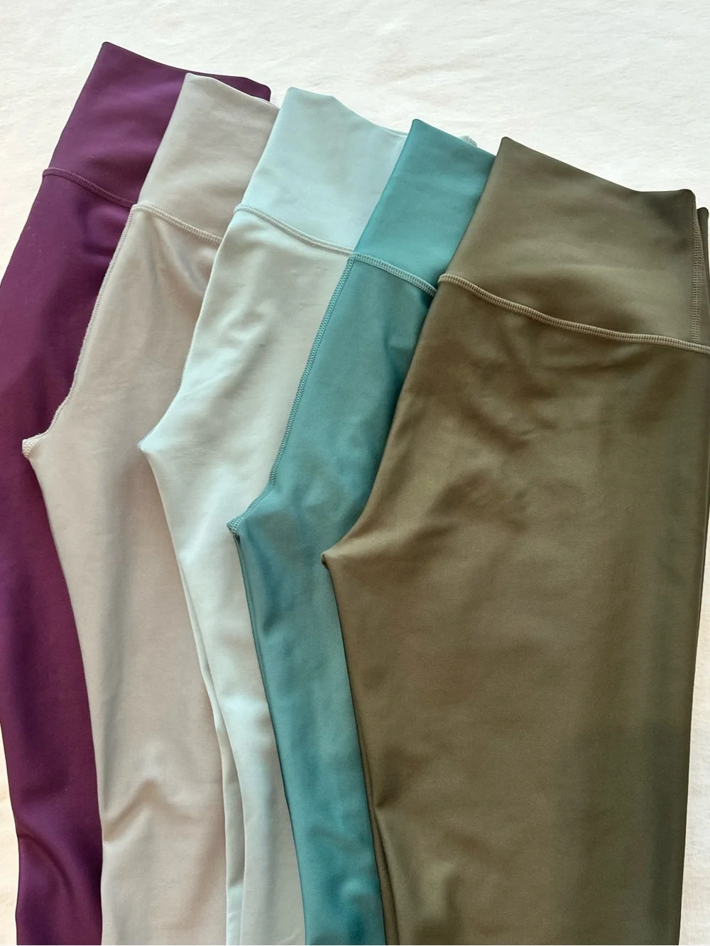ALO Yoga High-Rise Leggings in Gray
